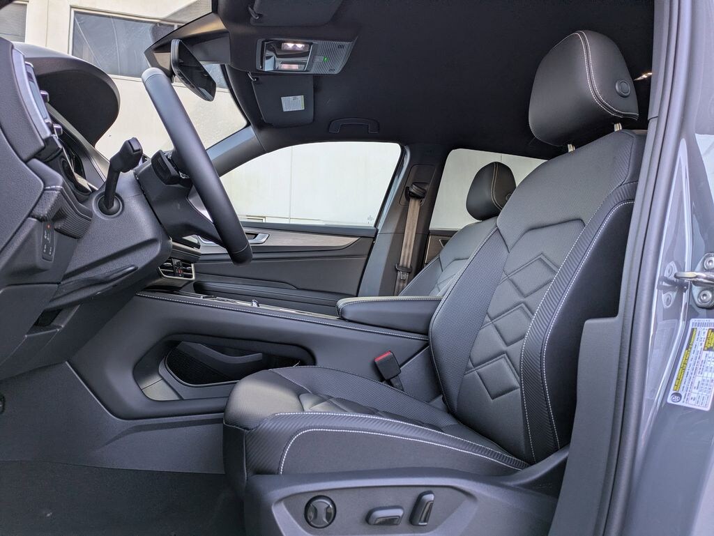 New 2026 Volkswagen Atlas Cross Sport 2.0T SE w/Technology SUV