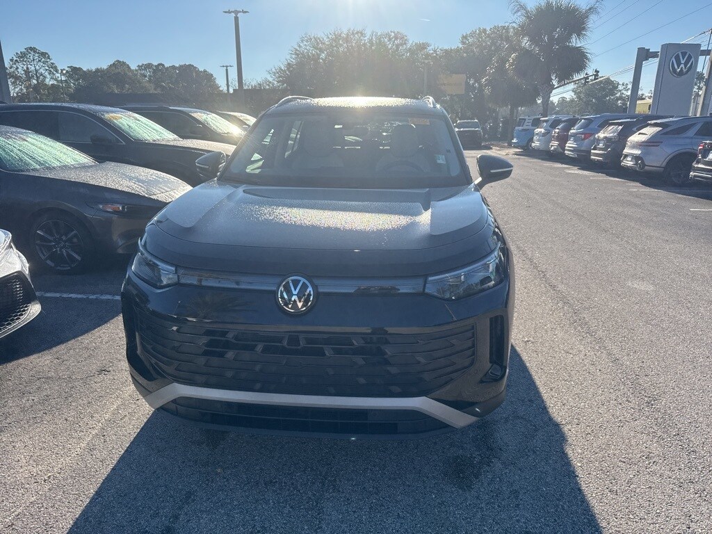 Used 2025 Volkswagen Tiguan 2.0T SE SUV