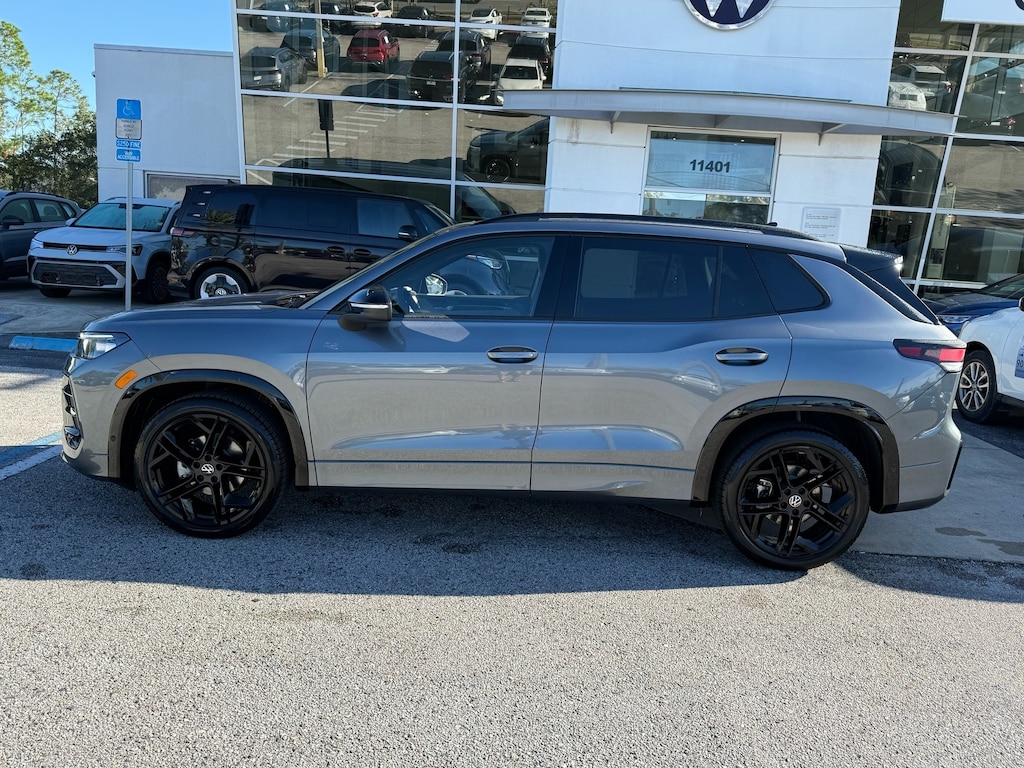New 2026 Volkswagen Tiguan 2.0T SE R-Line Black SUV