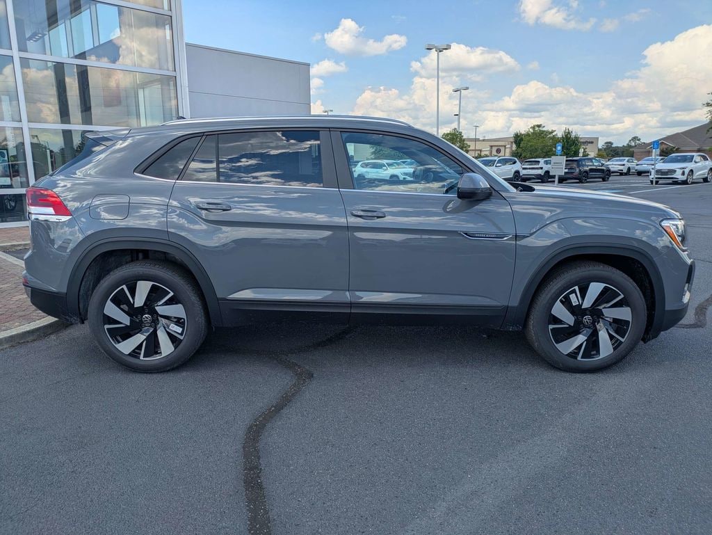 New 2026 Volkswagen Atlas Cross Sport 2.0T SE w/Technology SUV