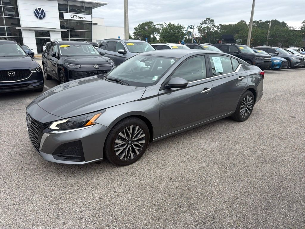 Used 2023 Nissan Altima 2.5 SV Sedan