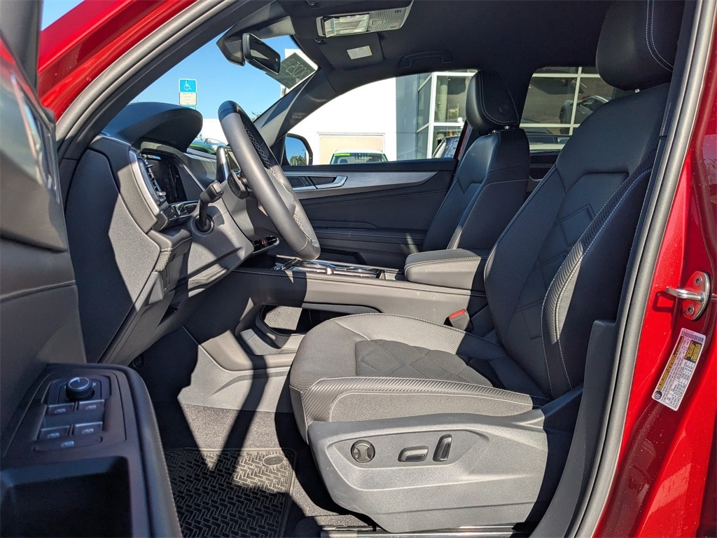 Used 2025 Volkswagen Atlas Cross Sport 2.0T SE w/Technology SUV