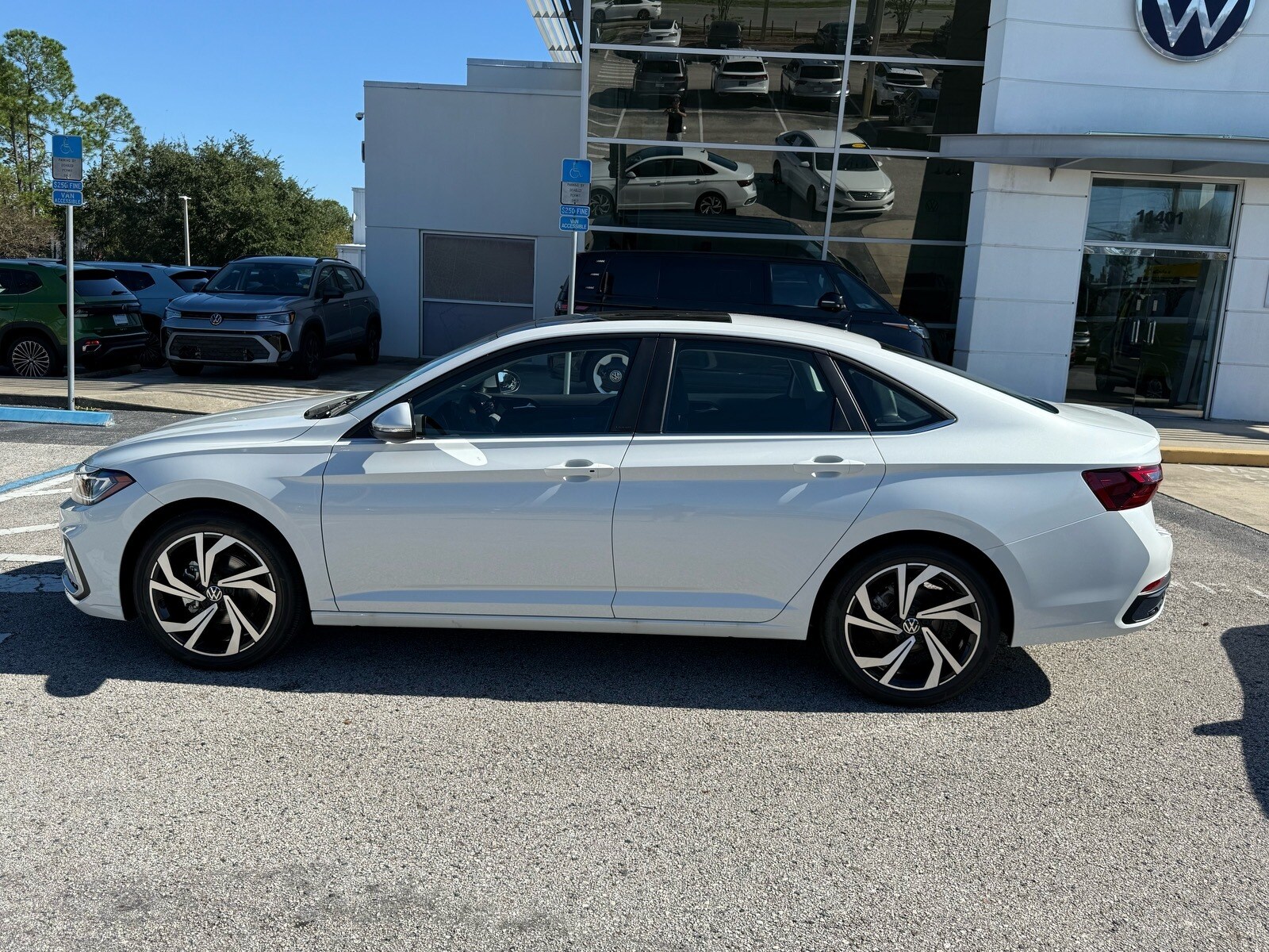 2026 Volkswagen Jetta 1.5T SEL photo 4