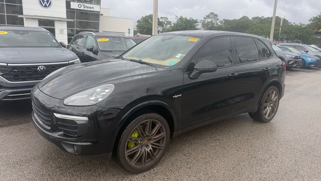2017 Porsche Cayenne S E-Hybrid Platinum Edition's photo