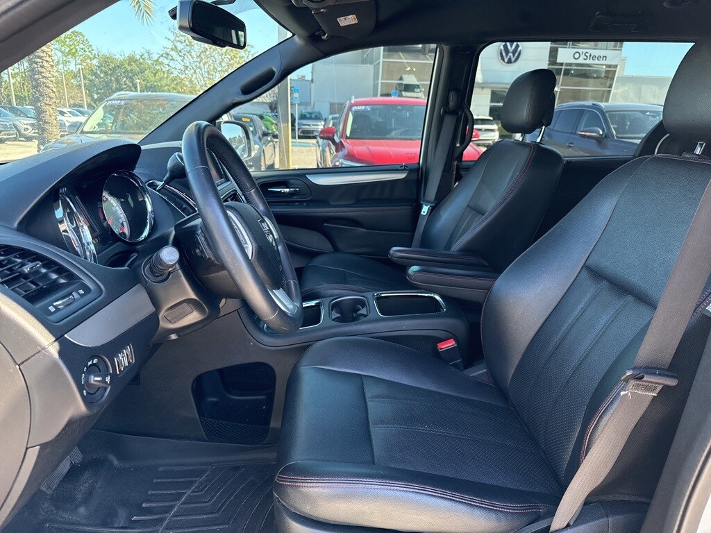 2017 Dodge Grand Caravan GT photo 2