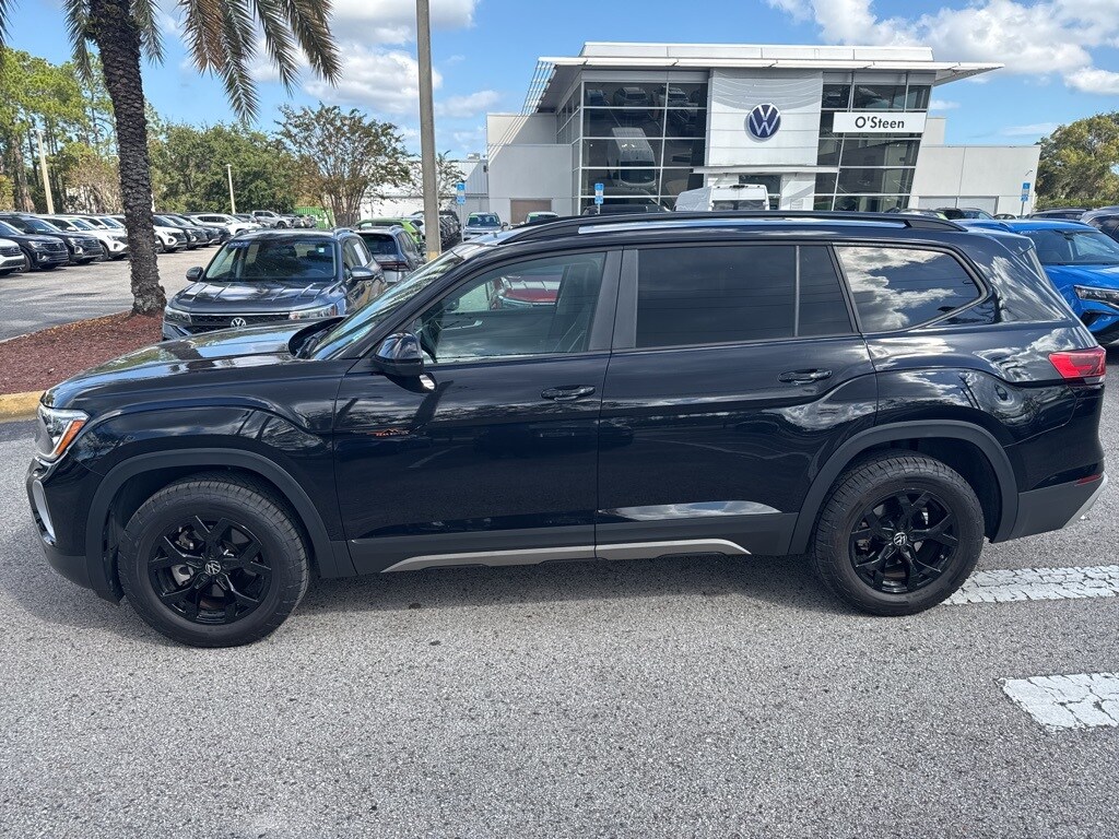 2025 Volkswagen Atlas Peak Edition SE photo 4