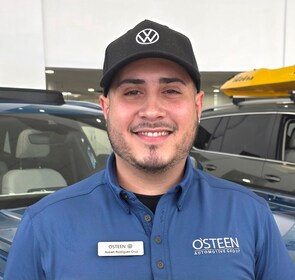 Staff member Roberto R. from ID_7325c9