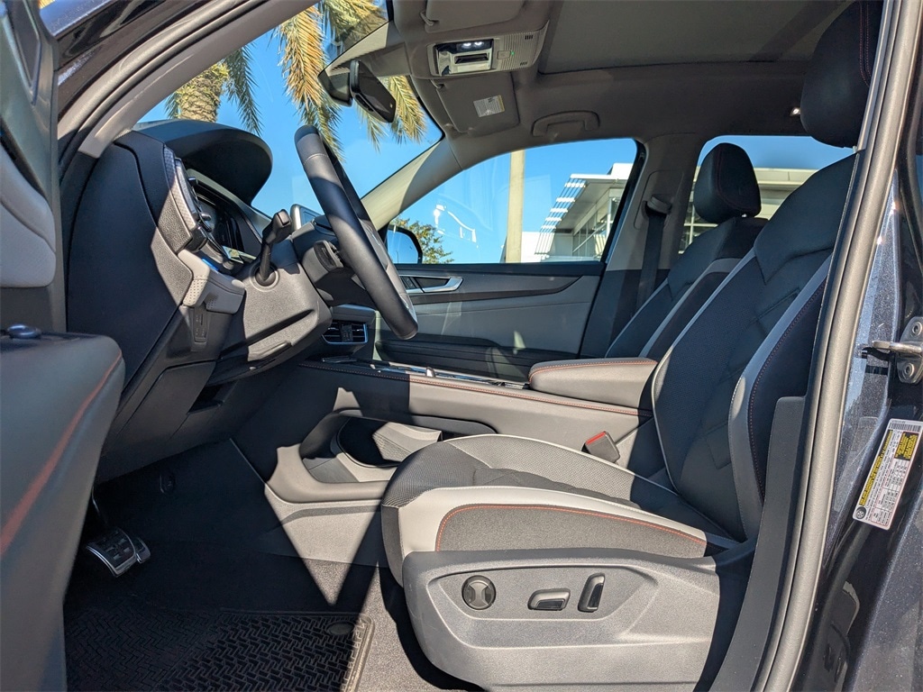 Used 2025 Volkswagen Atlas 2.0T Peak Edition SUV