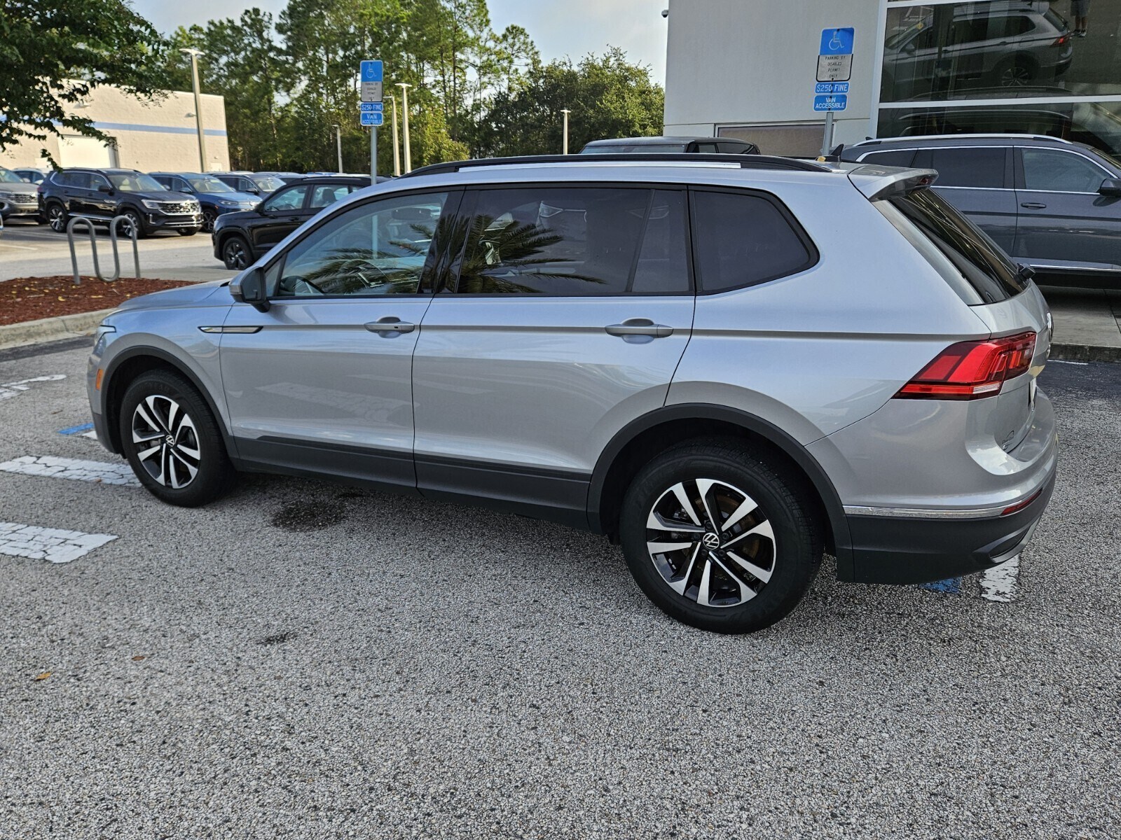 2023 Volkswagen Tiguan S photo 3