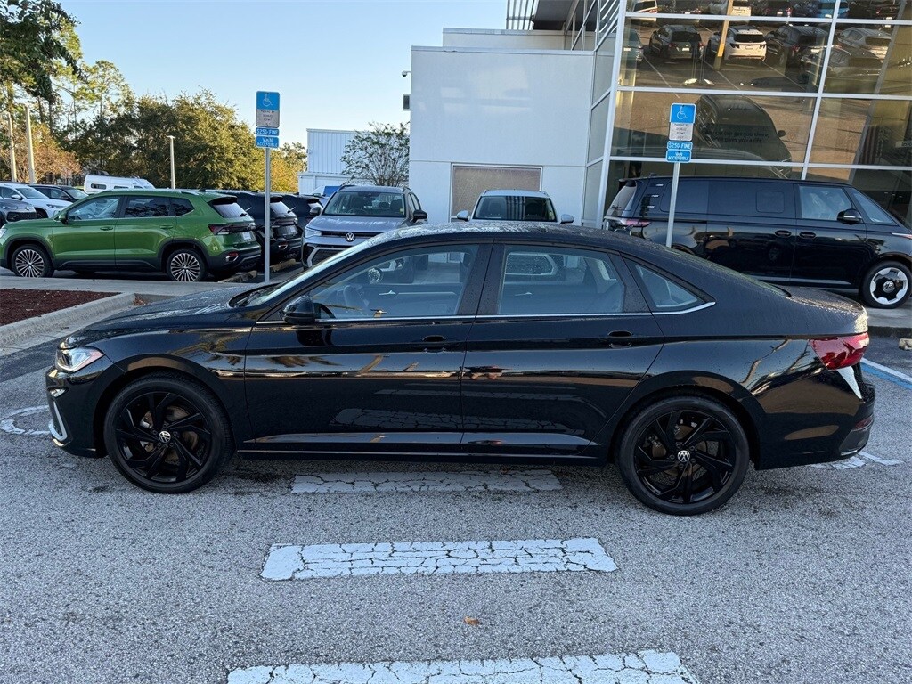 Used 2025 Volkswagen Jetta 1.5T SE Sedan