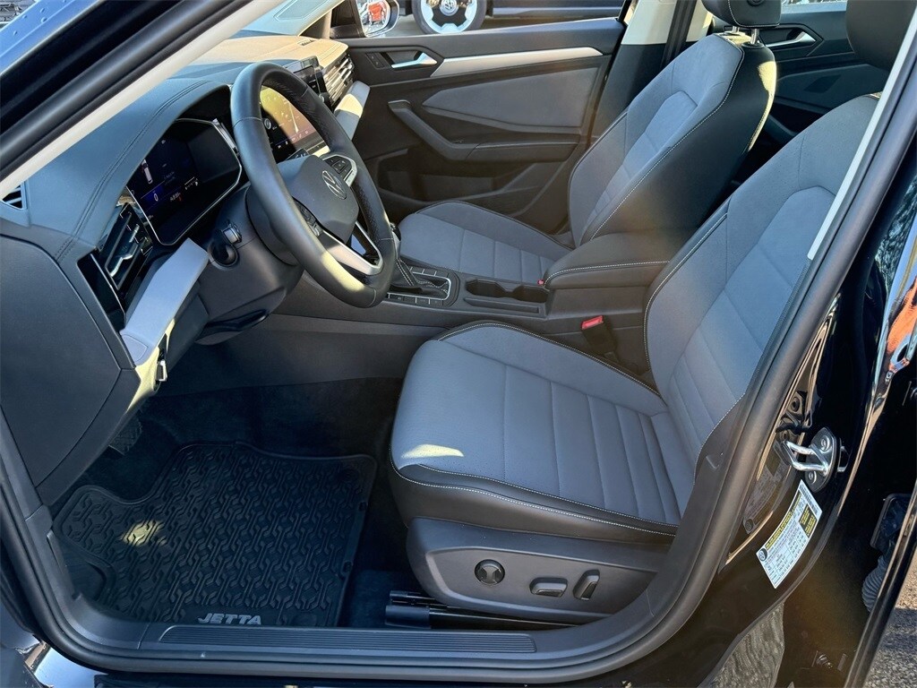 2025 Volkswagen Jetta 1.5T SE photo 2