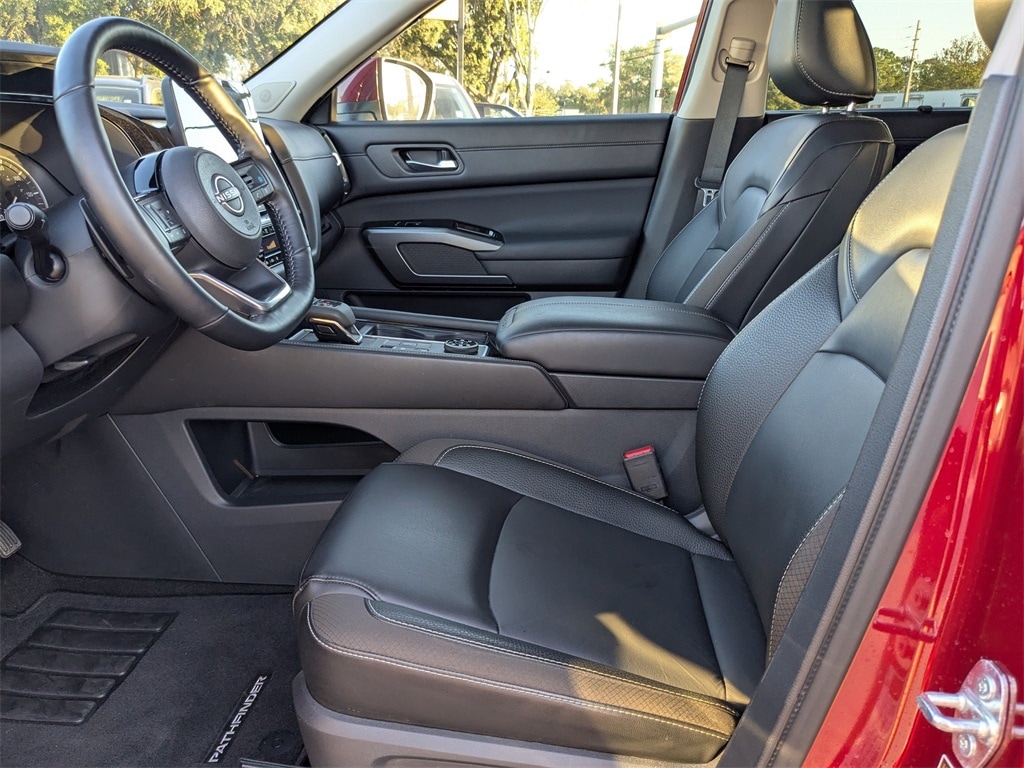 Used 2024 Nissan Pathfinder SL SUV
