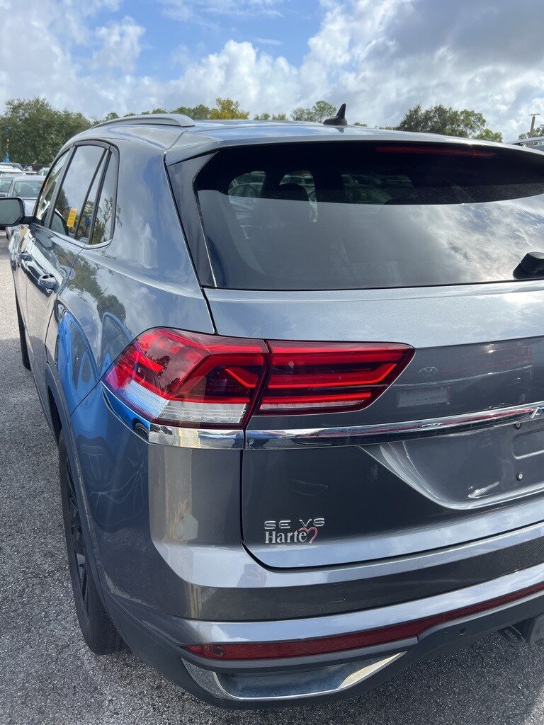 2022 Volkswagen Atlas Cross Sport V6 SE Technology photo 3