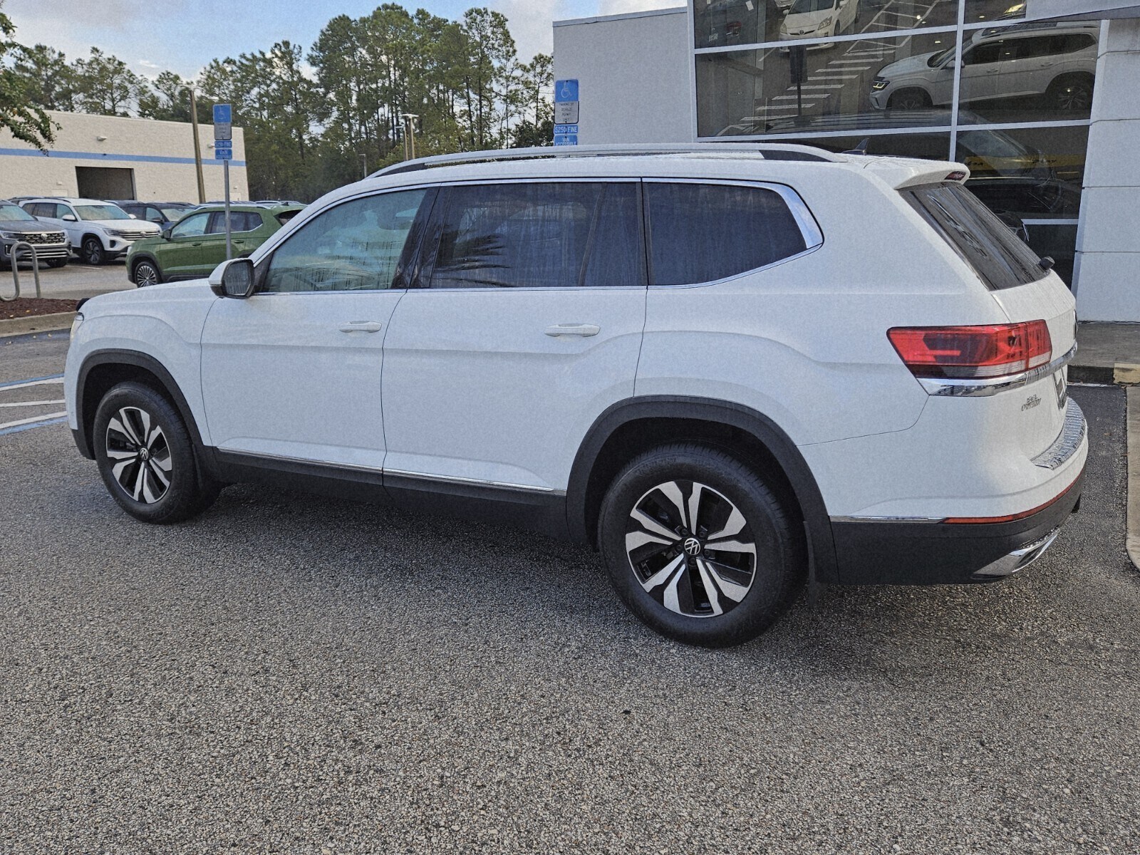 2021 Volkswagen Atlas SEL Premium photo 2