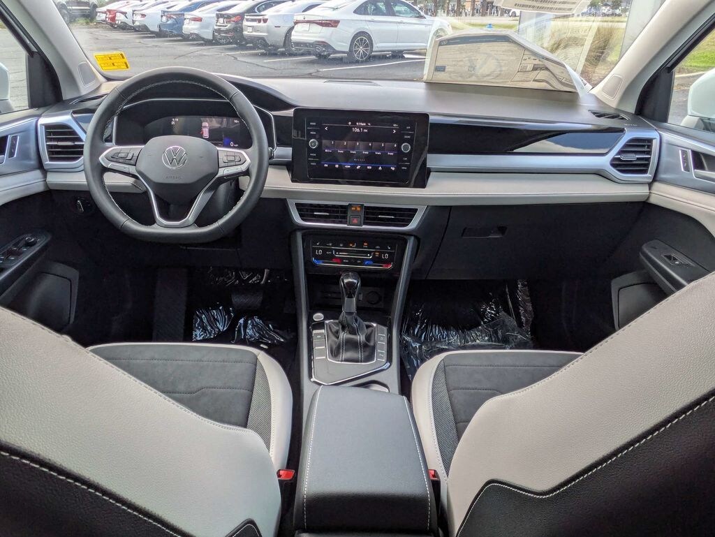 New 2026 Volkswagen Taos 1.5T SE SUV