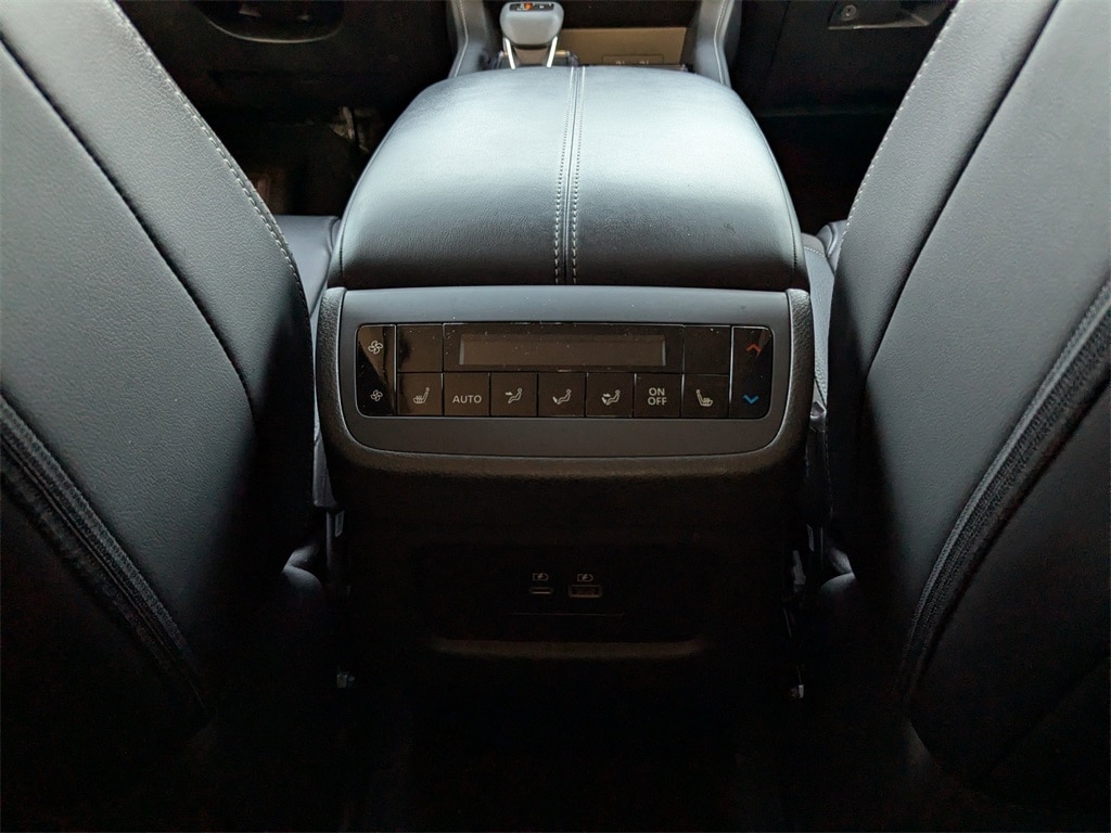 Used 2024 Nissan Pathfinder SL SUV