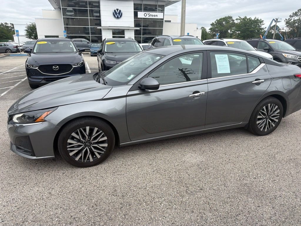 Used 2023 Nissan Altima 2.5 SV Sedan