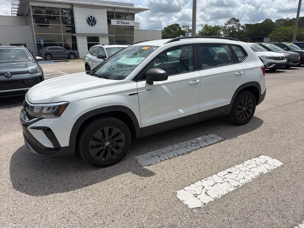 2023 Volkswagen Taos 1.5T S's photo