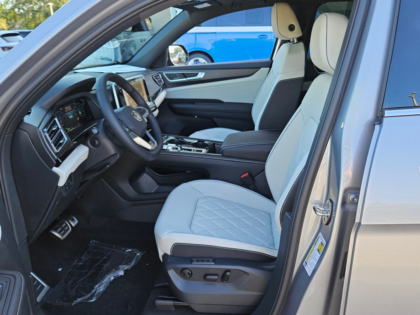 2026 Volkswagen Atlas Cross Sport SEL Premium R-Line photo 3