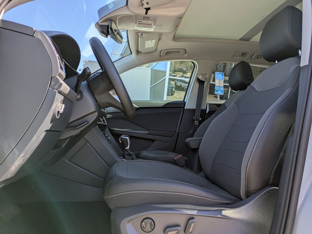 New 2026 Volkswagen Taos 1.5T SE Black SUV