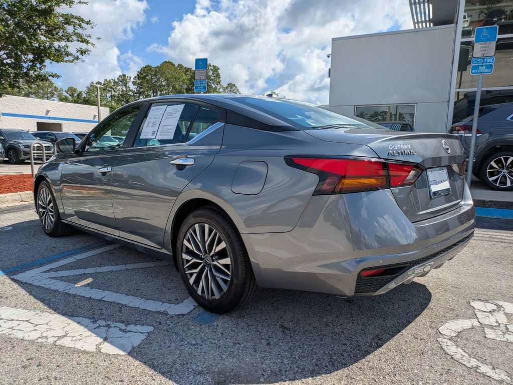 Used 2023 Nissan Altima 2.5 SV Sedan