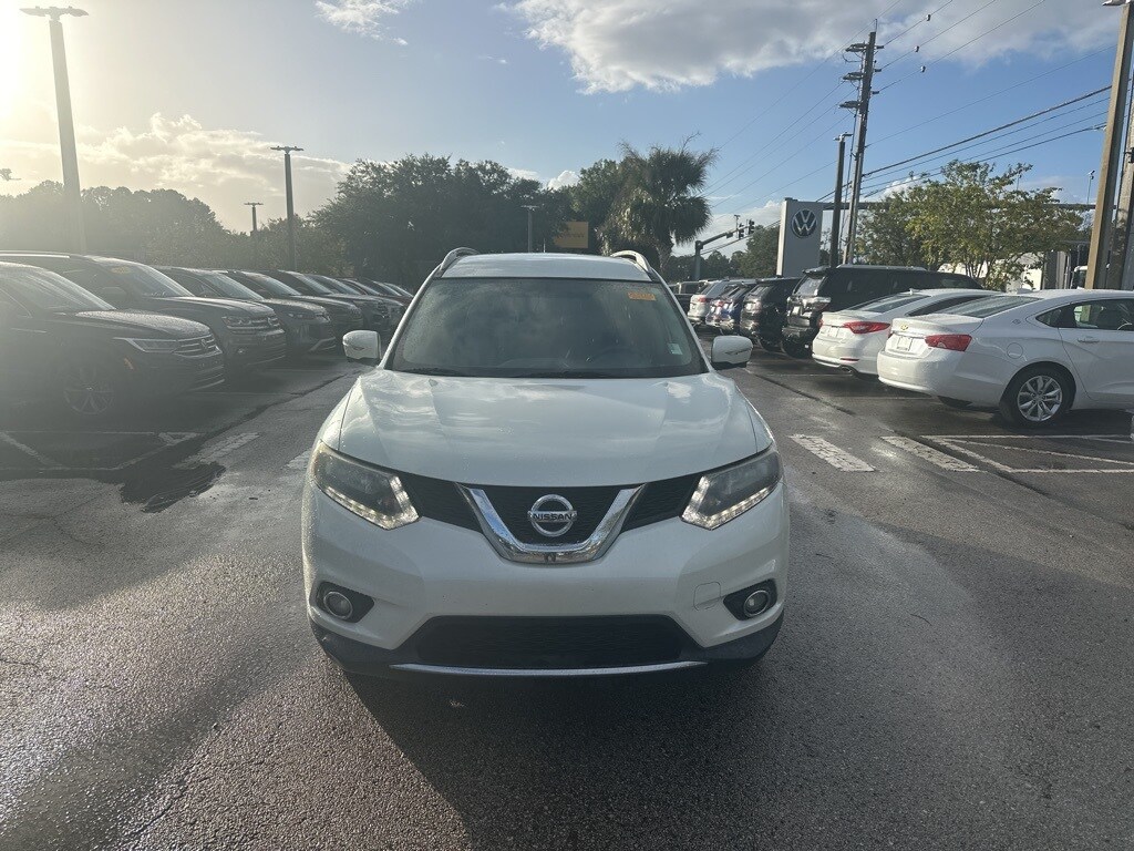 2015 Nissan Rogue SL photo 2