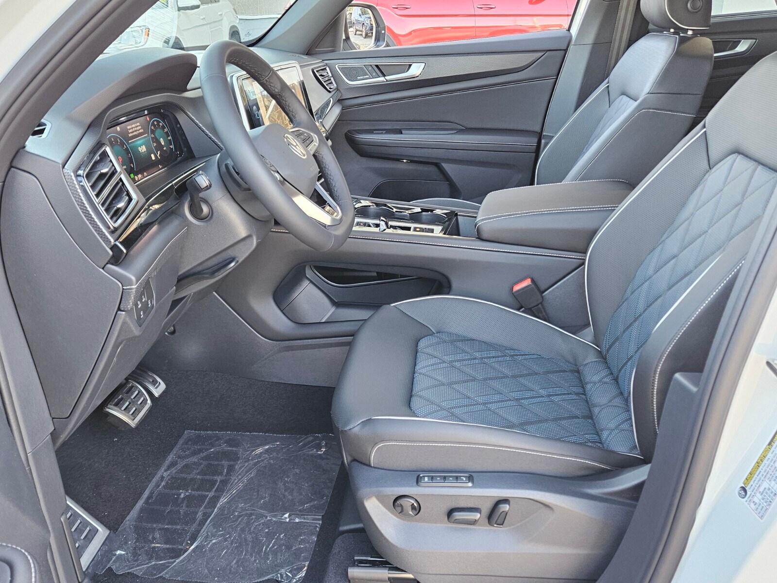 2025 Volkswagen Atlas Cross Sport SEL Premium R-Line photo 3