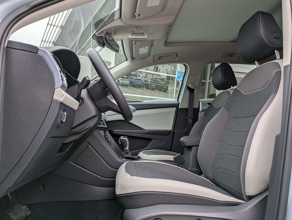 New 2026 Volkswagen Taos 1.5T SE SUV