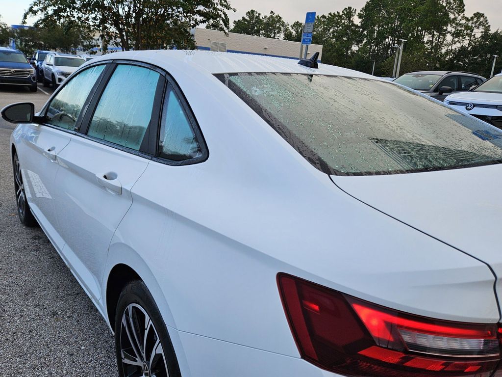 2026 Volkswagen Jetta Sport - Photo 9