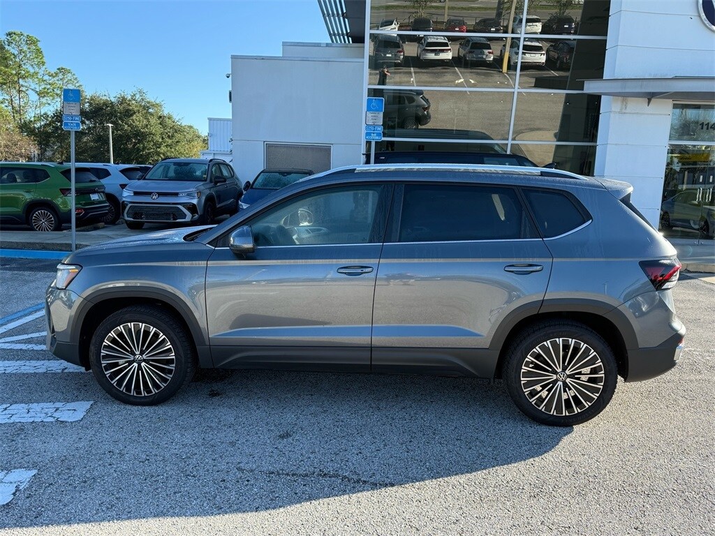 2025 Volkswagen Taos SE photo 2