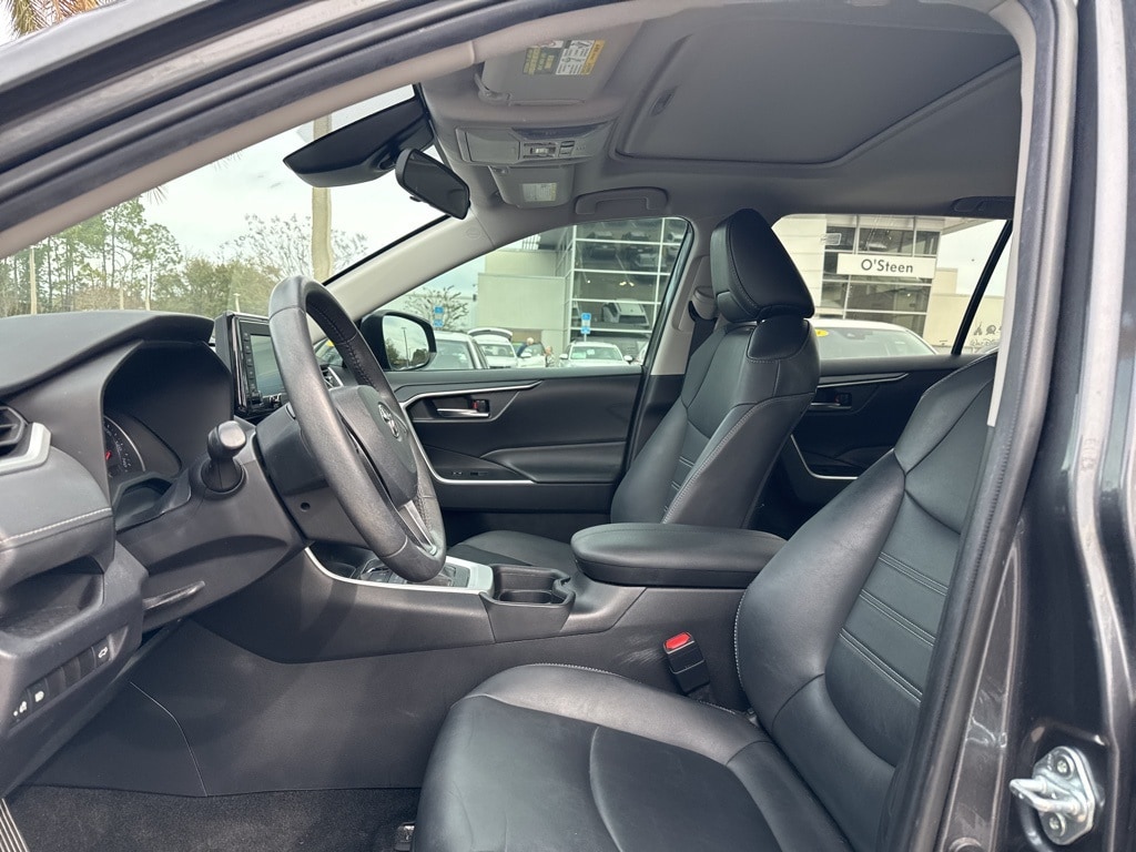 Used 2021 Toyota RAV4 XLE Premium with VIN 2T3C1RFVXMC112583 for sale in Kansas City