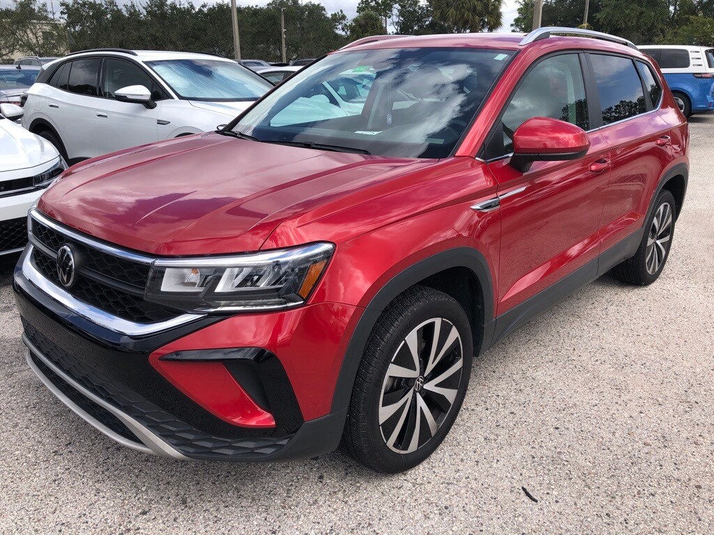 2022 Volkswagen Taos SE photo 2