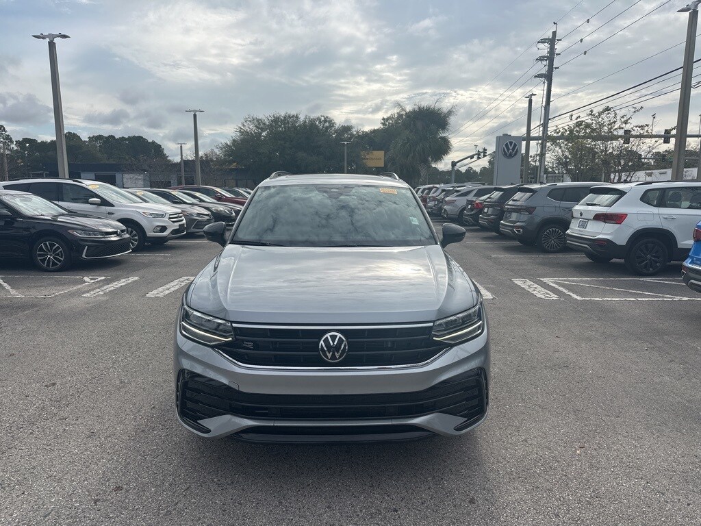 2022 Volkswagen Tiguan SE R-Line Black photo 2