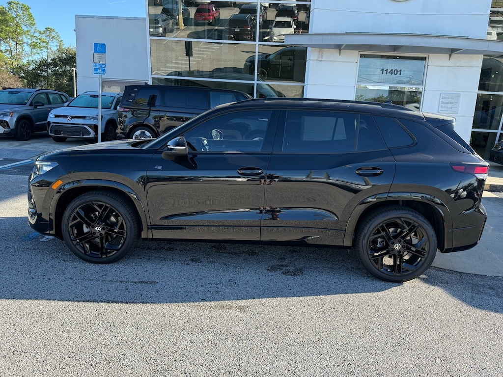 New 2025 Volkswagen Tiguan 2.0T SE R-Line Black SUV