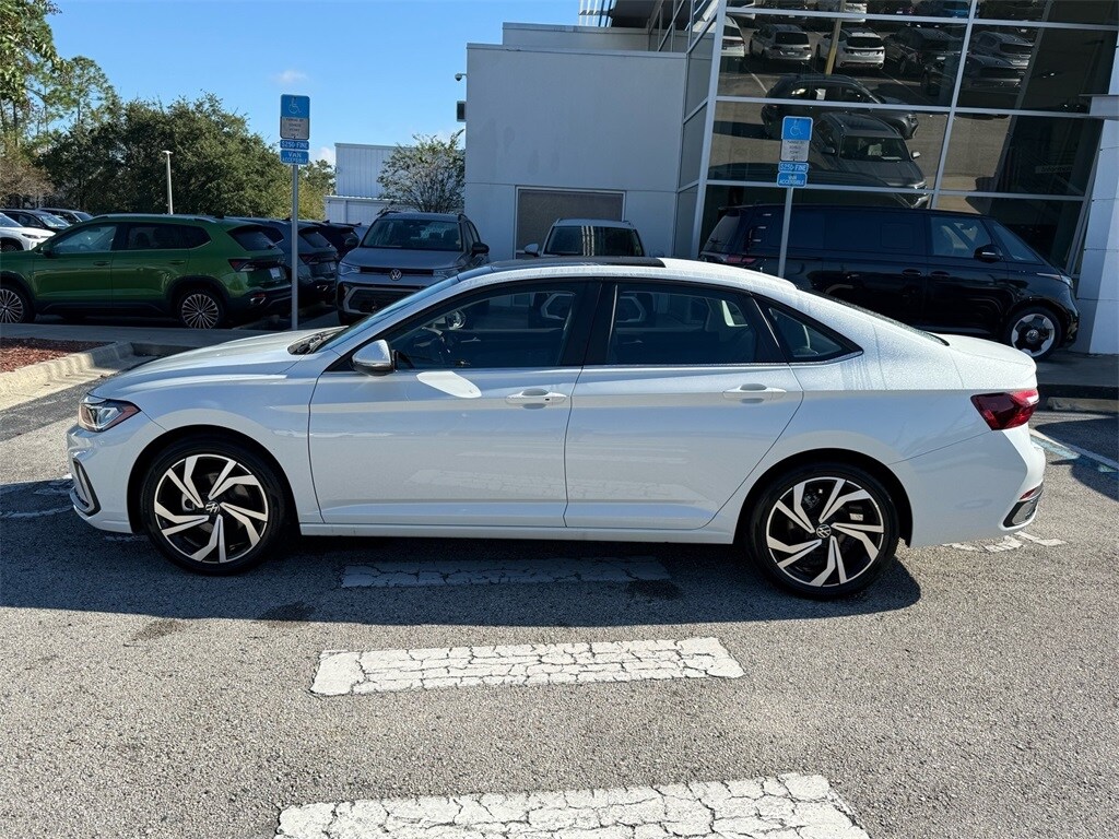 2025 Volkswagen Jetta 1.5T SEL photo 2