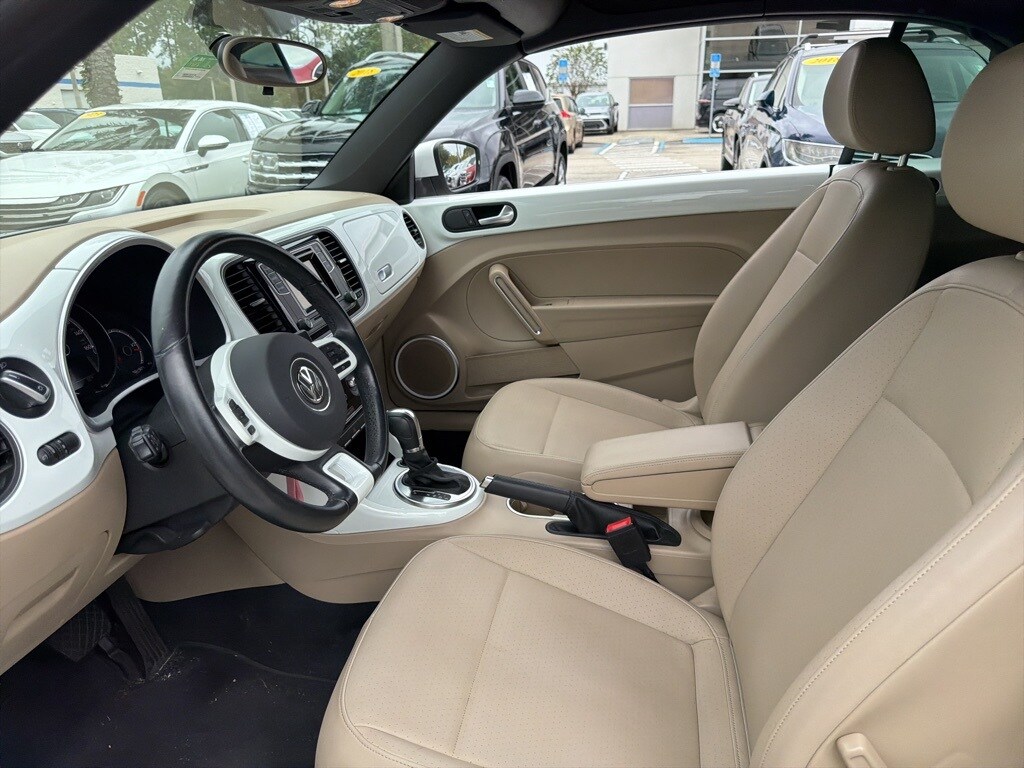 2019 Volkswagen Beetle S Convertible photo 2