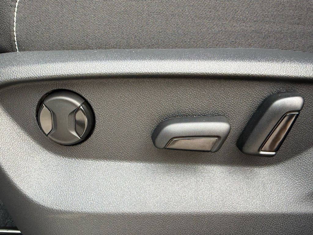 2026 Volkswagen Atlas SE w/Tech - Photo 25