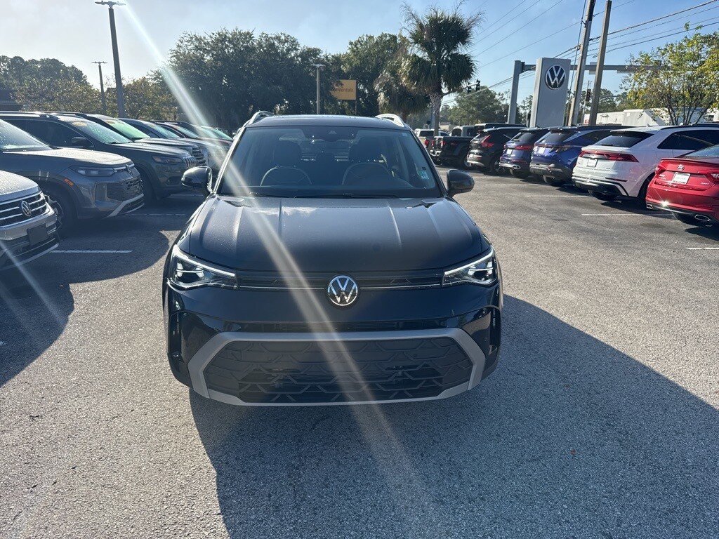 2025 Volkswagen Taos SE photo 2