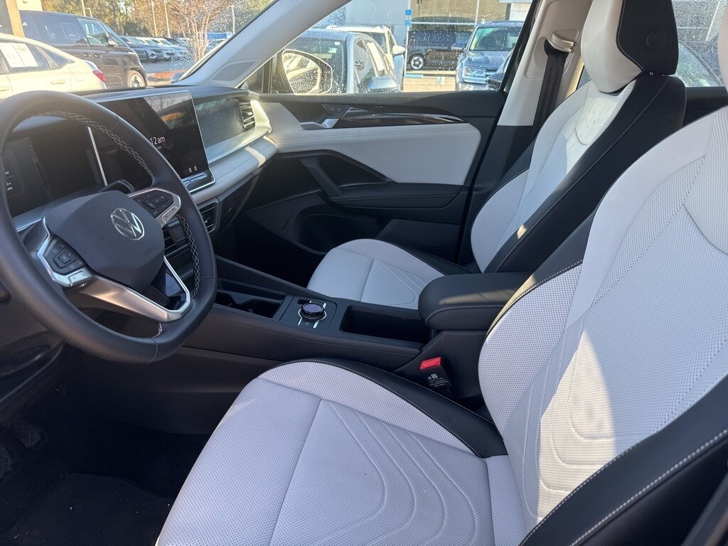 Used 2025 Volkswagen Tiguan 2.0T SE SUV