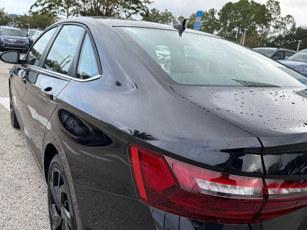 2026 Volkswagen Jetta SE - Photo 9