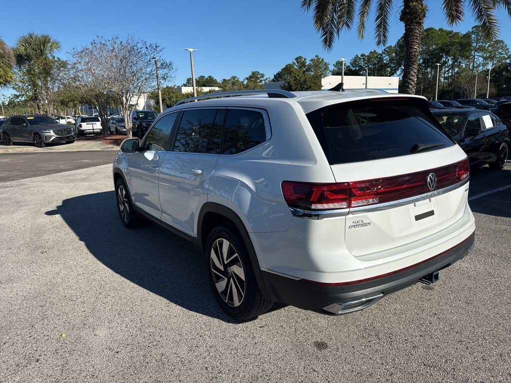 2025 Volkswagen Atlas SEL photo 4