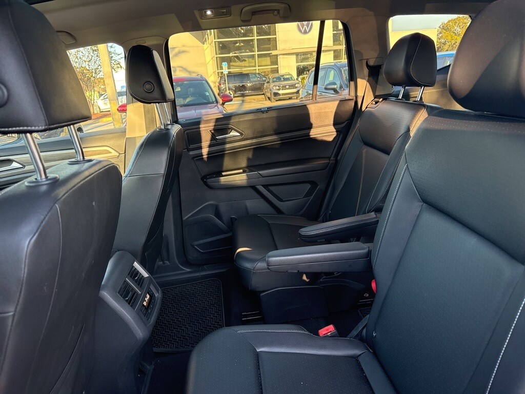 2021 Volkswagen Atlas SEL photo 2