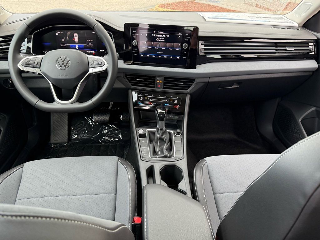 2026 Volkswagen Jetta SE - Photo 8