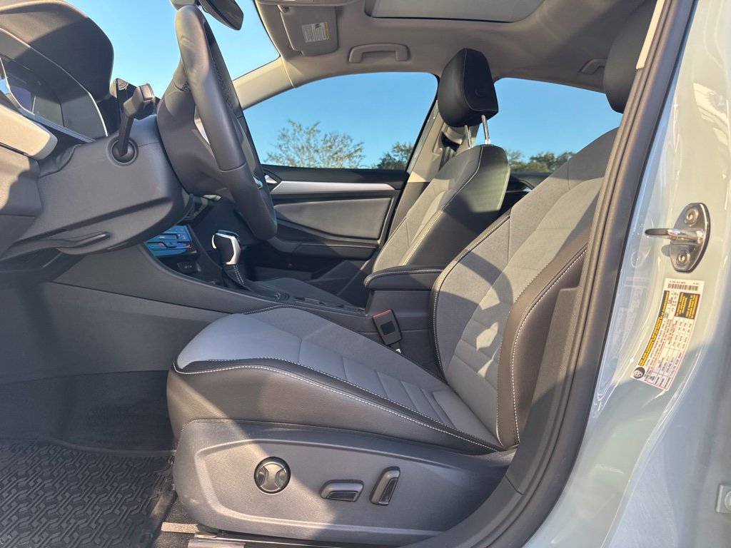 Used 2027 Volkswagen Jetta 1.5T SE Sedan