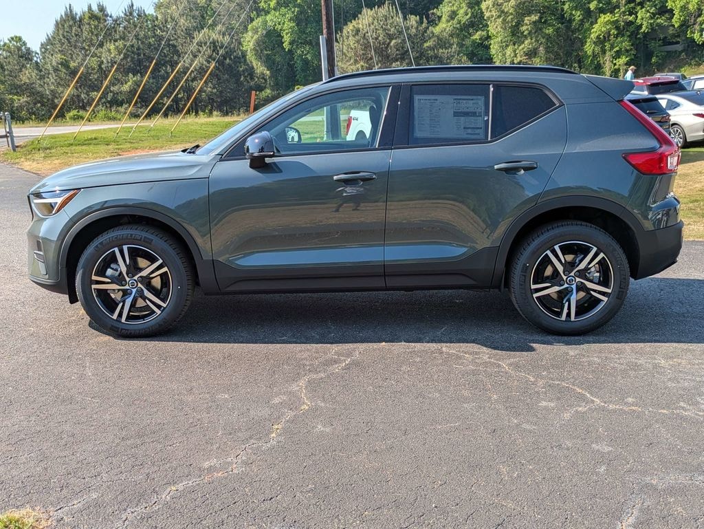 New 2026 Volvo XC40 B5 Core SUV
