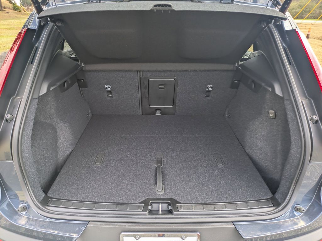 2026 Volvo XC40 Ultra Black Edition - Photo 13