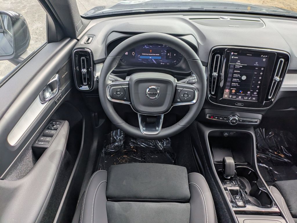 2026 Volvo XC40 Ultra Black Edition - Photo 17