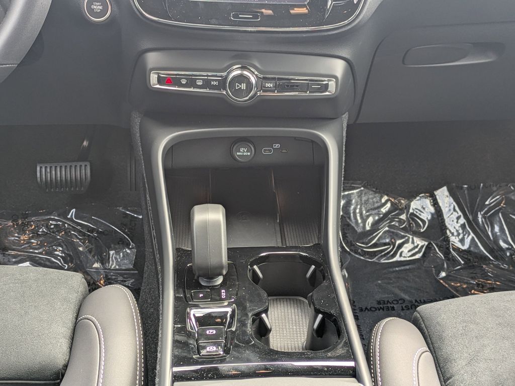 2026 Volvo XC40 Ultra Black Edition - Photo 20