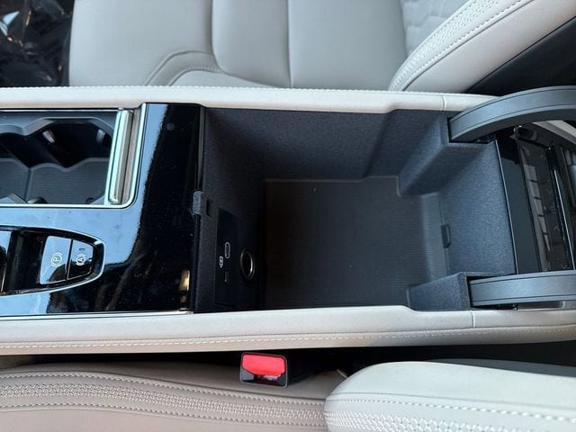 2026 Volvo XC90 Core - Photo 33