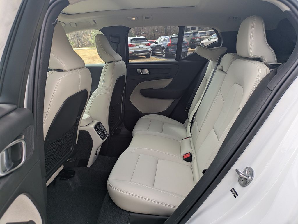 2026 Volvo XC40 Plus - Photo 14